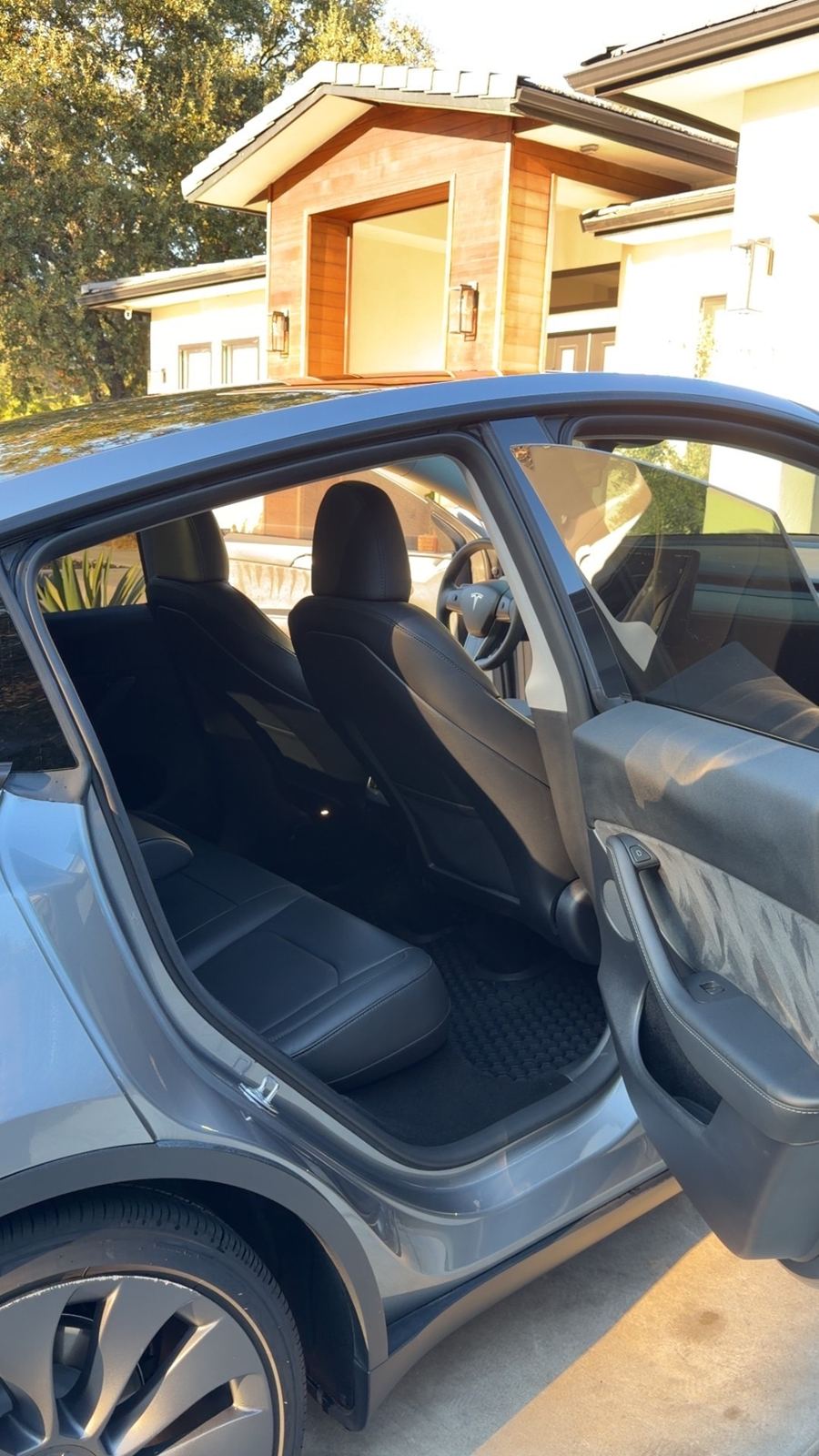 Clean seats and floor mats in a customer’s Tesla